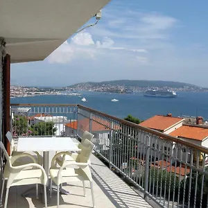 With Splendid Sea View Apartman Trogir