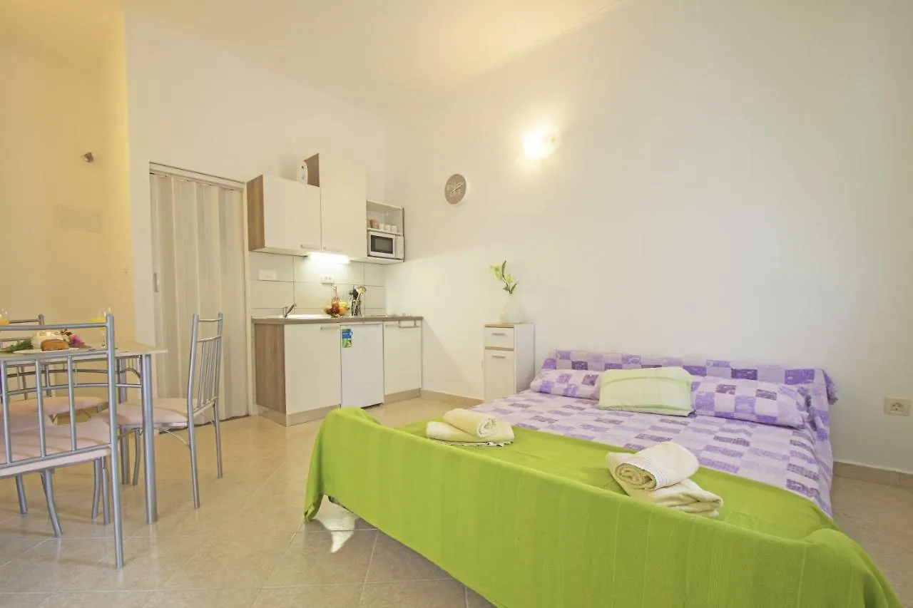 Vito Apartman Novi Vinodolski 0*,